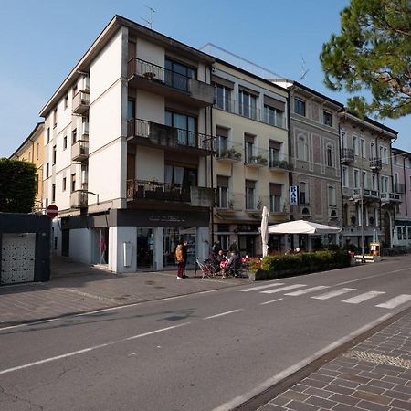 By The Lake Apartments - Centro Storico Desenzano del Garda Exteriör bild