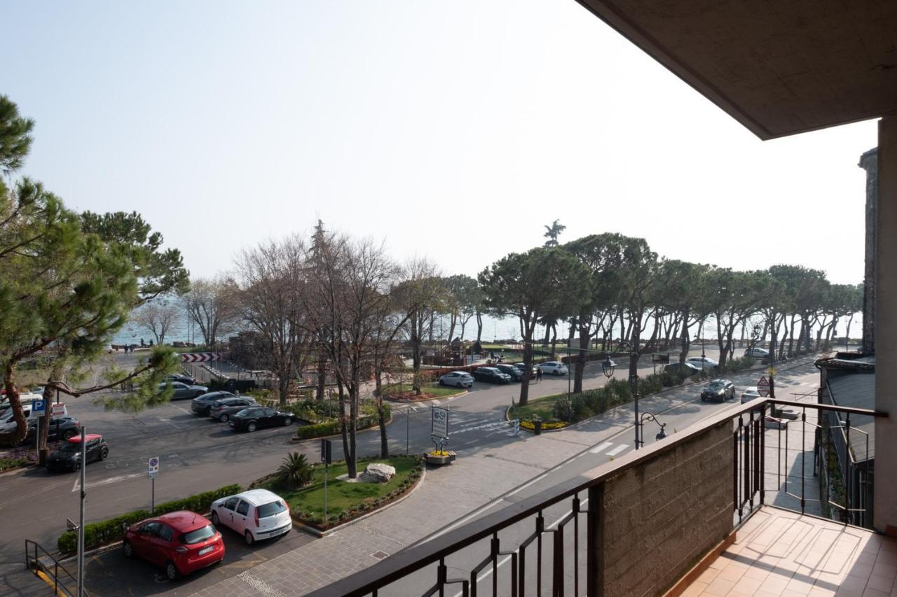 By The Lake Apartments - Centro Storico Desenzano del Garda Exteriör bild