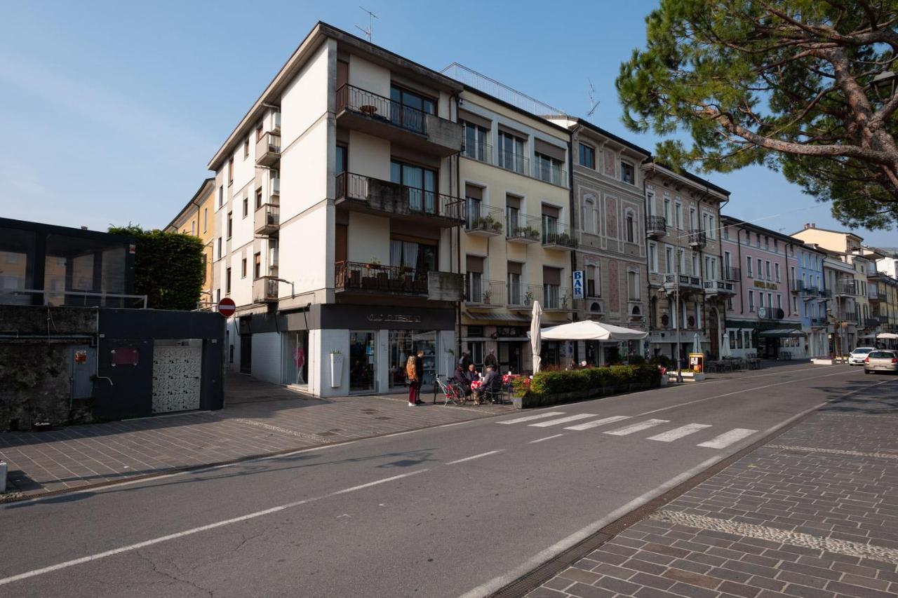 By The Lake Apartments - Centro Storico Desenzano del Garda Exteriör bild